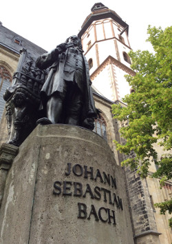 Bach-statuen foran Thomaskirken i Leipzig